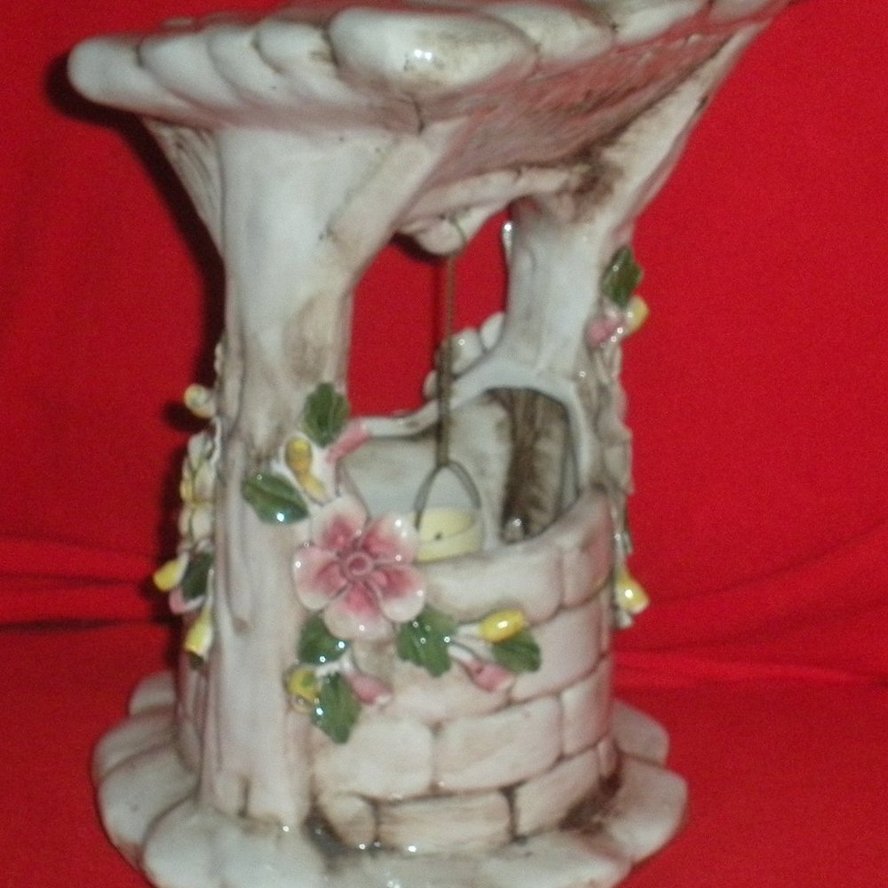 Charming Nuevo Capodimonte Wishing Well